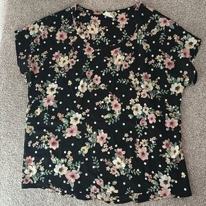 Floral and polka dot top. Size Medium